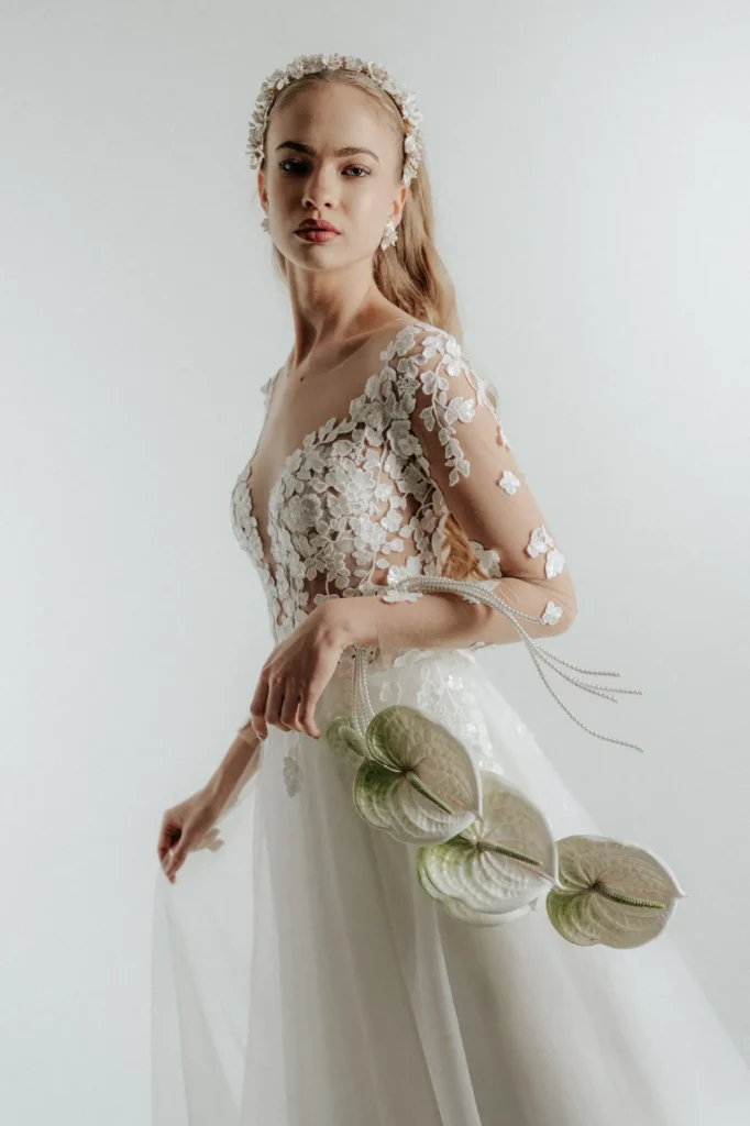 LISEBETT ESKÜVŐIRUHA